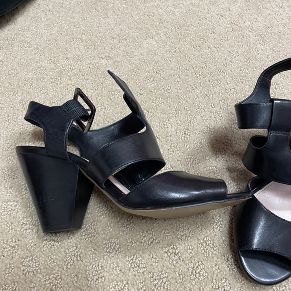 Strap heels - Picture 2 of 2